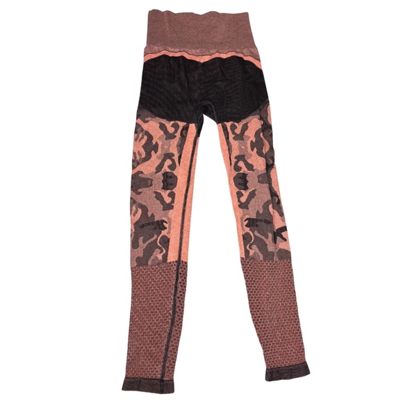 Engineered Life Camo Activewear Set - Picture 13 of 14